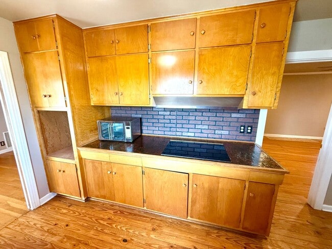 Building Photo - **APPLICATION RECEIVED** *MOVE IN SPECIAL* Gated Home With Hill Country Living Just Minutes From ...
