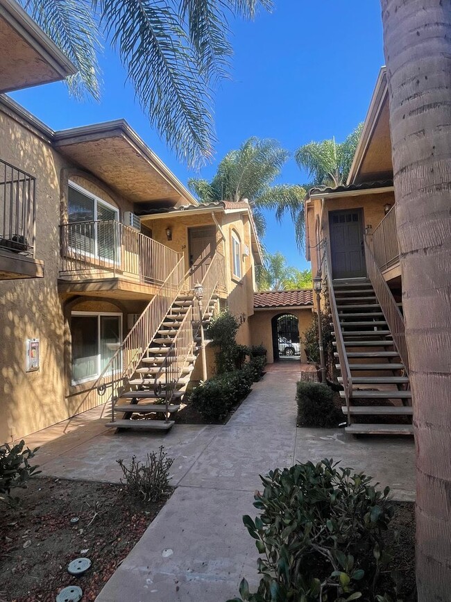 Building Photo - Charming Updated 1 bedroom, 1 bathroom con...