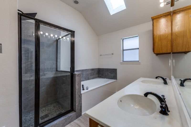 Building Photo - 917 Haverstraw Pl