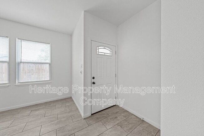 Building Photo - 323 Gabriel