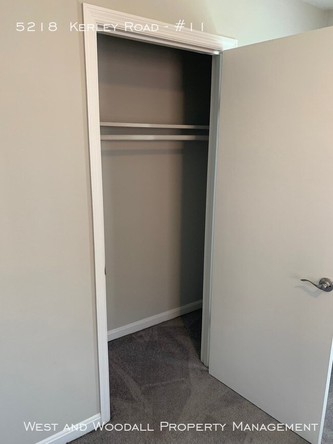 Building Photo - Great Two Bedroom, One Bathroom apartment