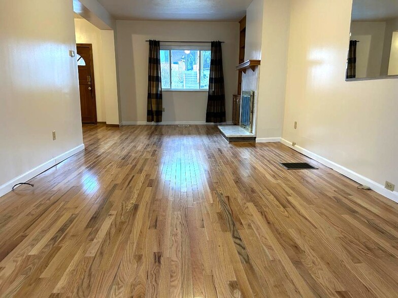 Building Photo - 1527 Orangewood Ave