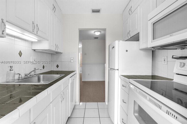 Building Photo - 255 Sunrise Dr