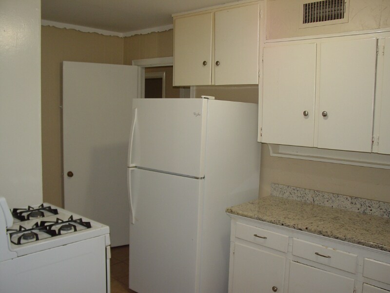 Building Photo - 1805 N Pl