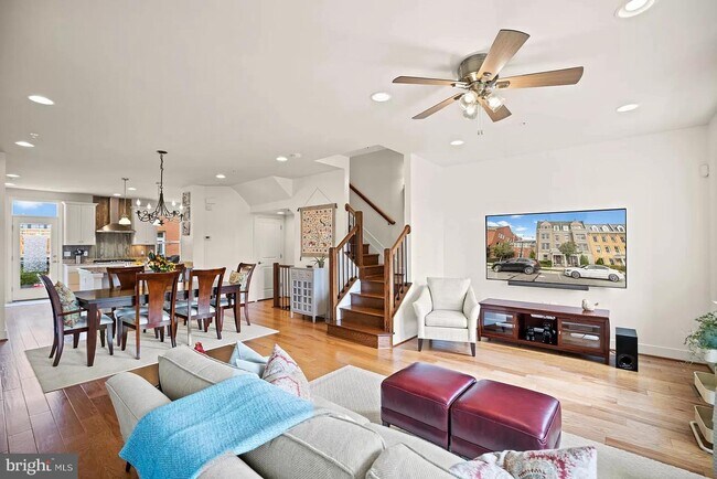 Building Photo - 710 Bluemont Ave