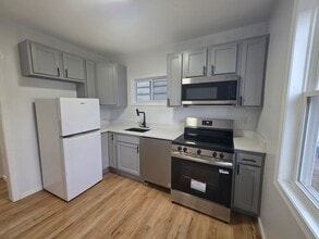 Building Photo - 131 Bausman St