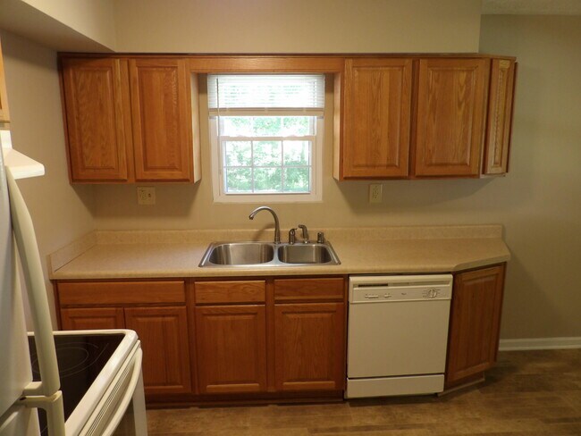 Building Photo - 248 Meadowview Dr