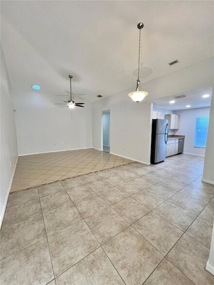 Building Photo - 7469 Pond Cir