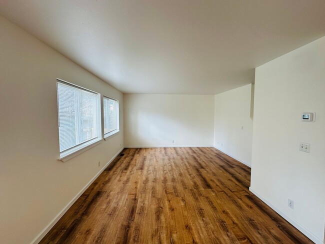 Building Photo - 3 Bed 2.5 Bath Roosevelt Area Remodeled  M...