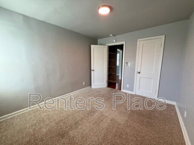 Building Photo - 2915 E Easton St