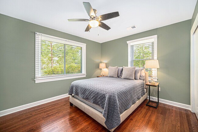 Building Photo - 5112 Victoria Ave