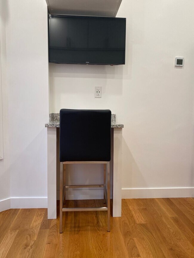 Building Photo - CHELSEA / BOSTON LUXURY STUDIO MINUTES TO BOSTON , CLOSE TO ALL COLLEGES AND POINTS NORTH