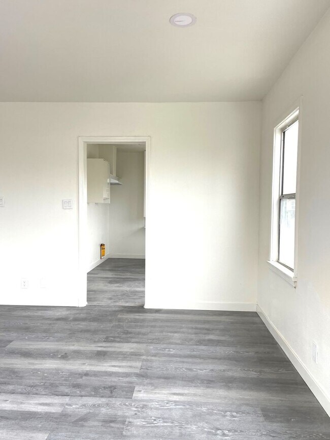 Building Photo - 467