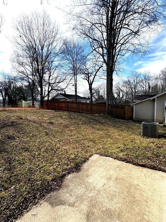 Building Photo - Beautiful 3BR 2.5BA Home w/ Full Appliance Kitchen • Garage Parking in Shelby