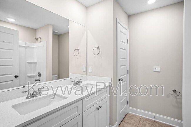 Building Photo - 3109 Venetian Dr