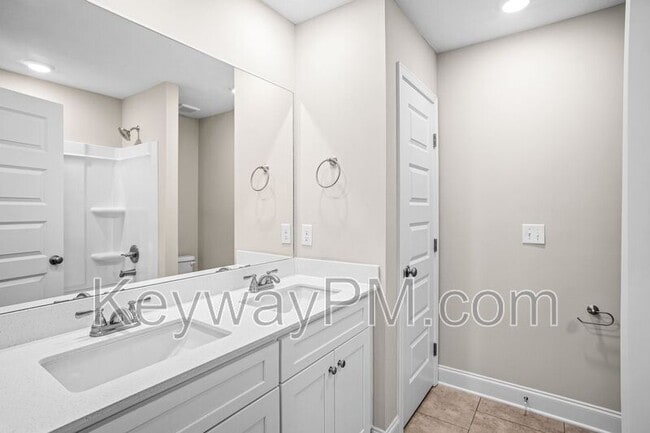 Building Photo - 3133 Venetian Dr