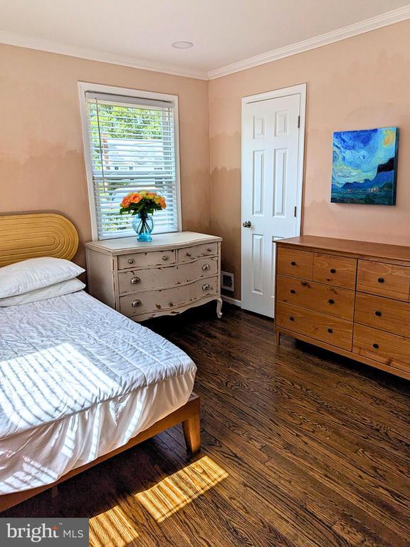 Building Photo - 200 Mohican Dr