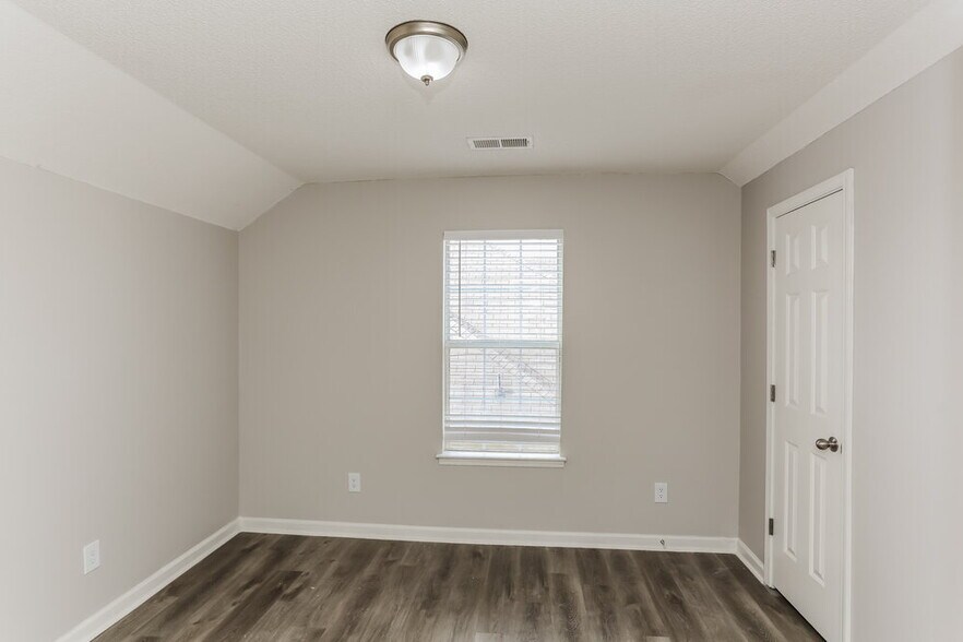 Building Photo - 9913 Vista Ridge Dr