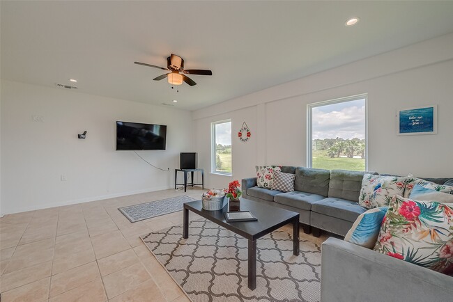 Building Photo - 510 Surf Oaks Dr