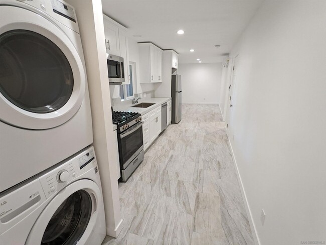 Building Photo - 4163 1/2 Marian Street Unit