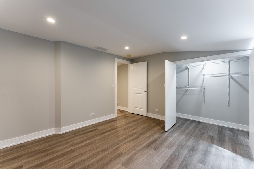 Building Photo - 1725 N Honore St