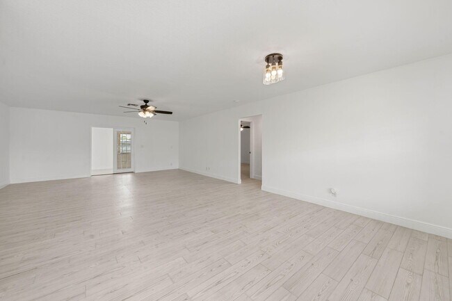 Building Photo - 908 Hibiscus Dr