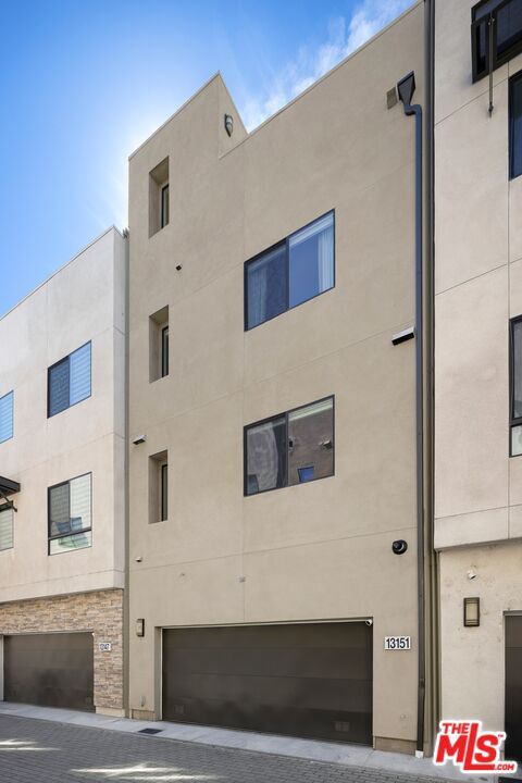 Building Photo - 13151 Victory Blvd