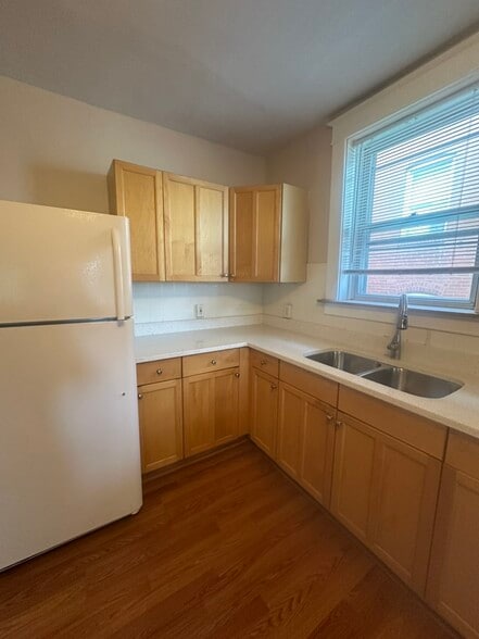 Building Photo - 5044 Bancroft Ave