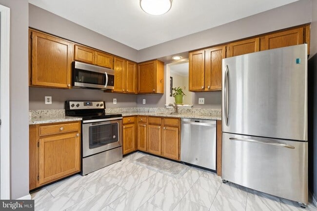 Building Photo - 907 Smartts Ln NE