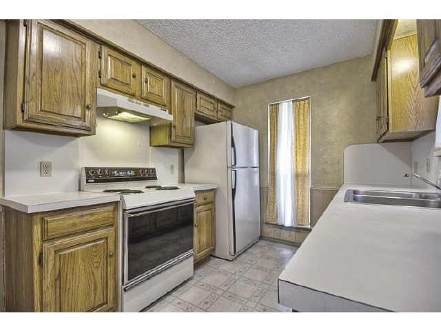 Building Photo - 2021 Chalfont Dr