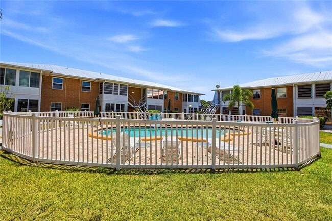 Building Photo - 22333 Edgewater Dr