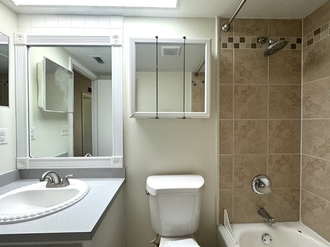 Building Photo - 5845 La Costa Dr