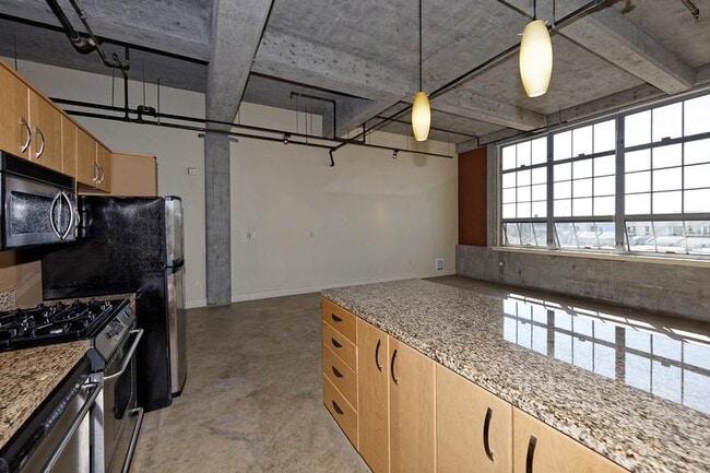 Building Photo - 201 4th St