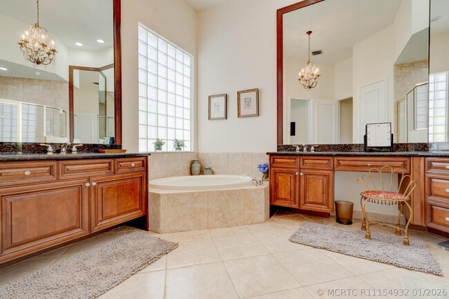 Building Photo - 119 Esperanza Way