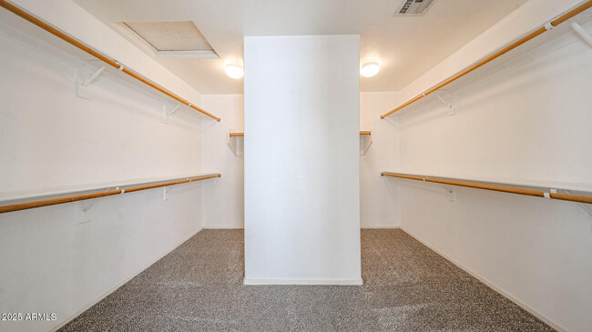 Building Photo - 7015 W Southgate Ave