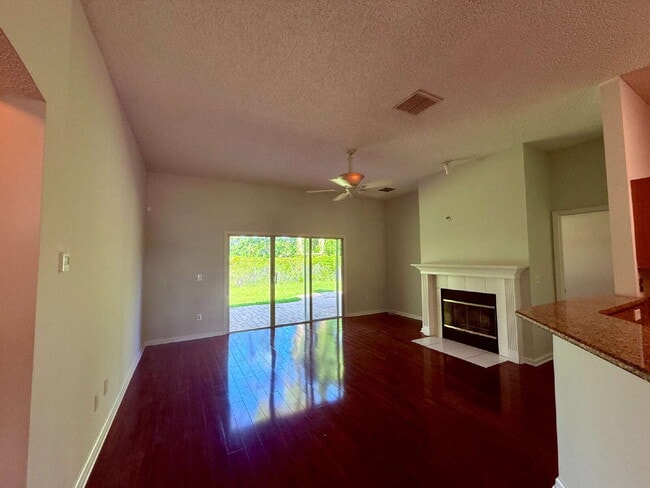 Building Photo - Stunning Lakefront Retreat: 3BR/2BA Home w...