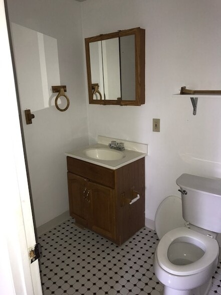3rd Fl full bathroom - 1522 S 13th St