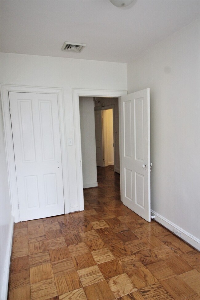 Building Photo - 1513 Bolton St