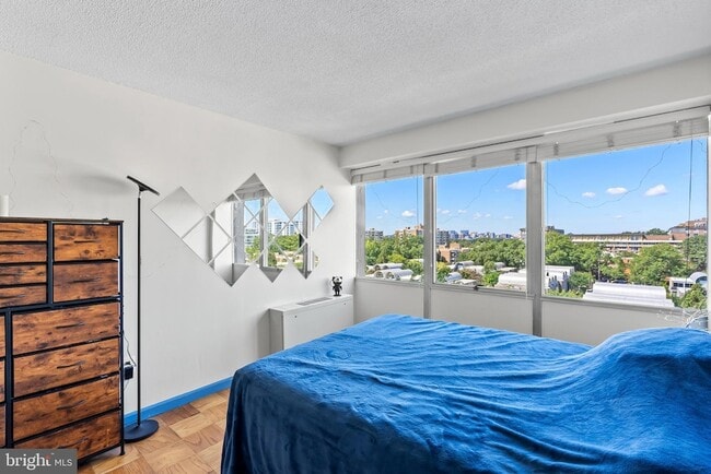 Building Photo - 1301 Delaware Ave SW