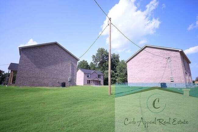 Building Photo - First month move in special $800!! Beautiful 2 bed 2 bath duplex, includes washer and dryer