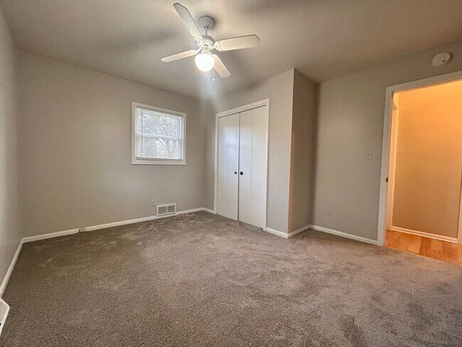 Building Photo - Wallace Ave 3189/3191