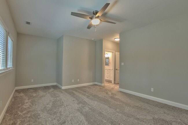 Building Photo - Unbelievable 3 Bedroom 3 Bathroom Upscale Town Home