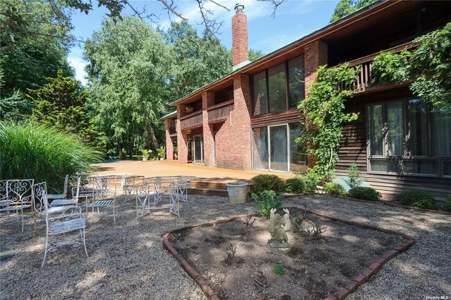 Building Photo - 4 Elfland Ct