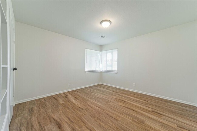 Building Photo - 4309 Woods Dr