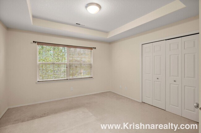 Building Photo - Orenco Gardens Townhome: 3BD, 2BA, 2-Car G...