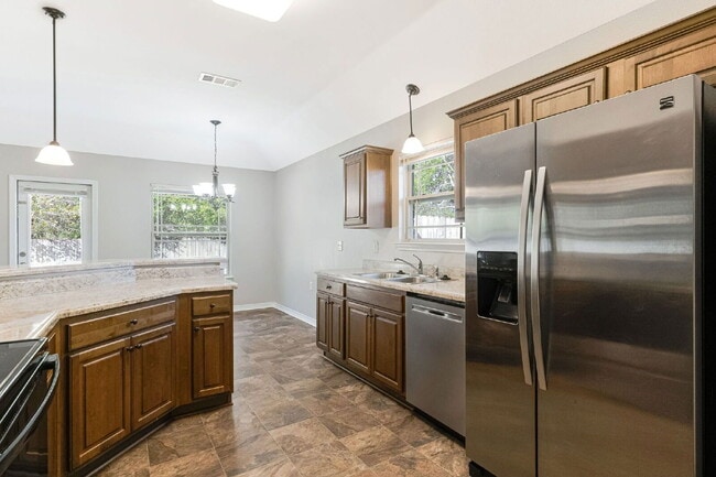 Building Photo - 5441 Pescara Dr