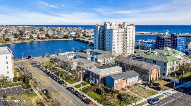 Building Photo - 1702 Grand Ave