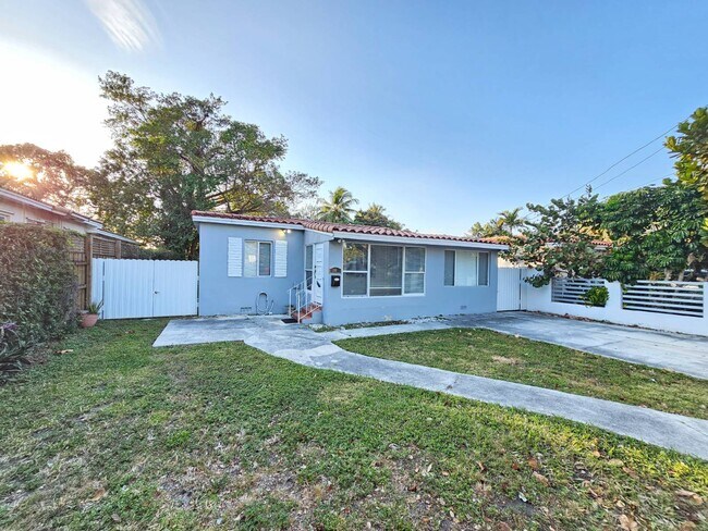 Primary Photo - 300 SW 38th Ct