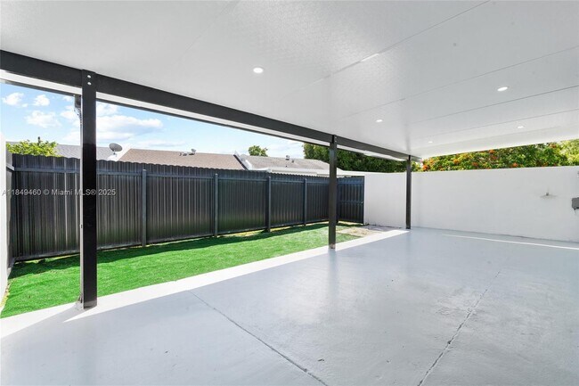 Building Photo - 5402 SW 138th Pl