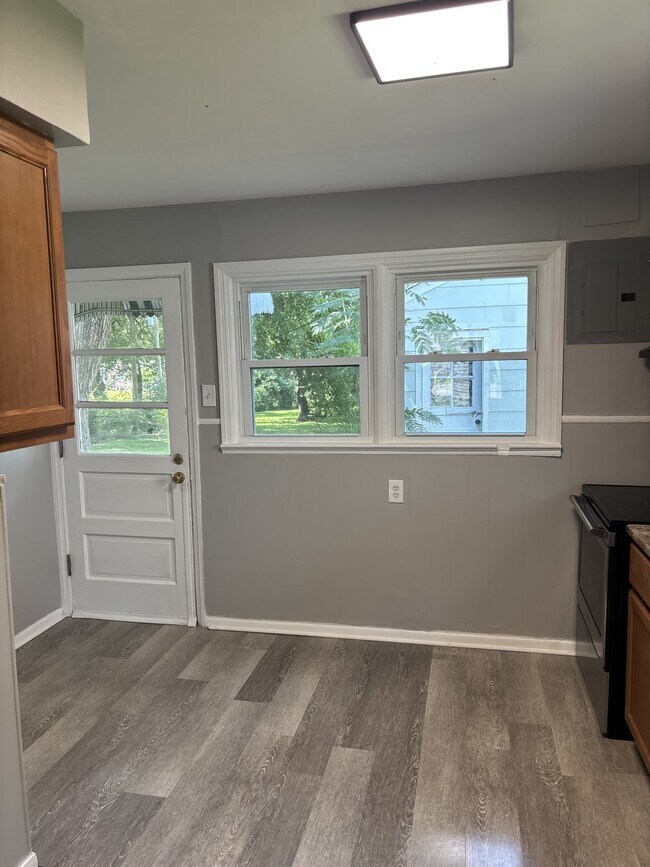 Building Photo - 460 Marechal Ln
